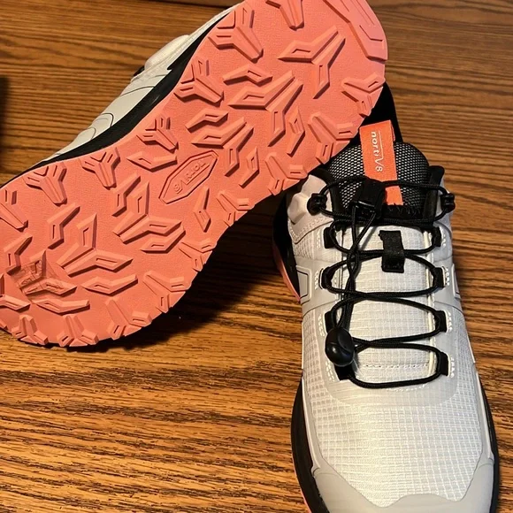 Brand New nortiV8 sneakers/hiking shoe size 7.5 - Picture 3 of 5